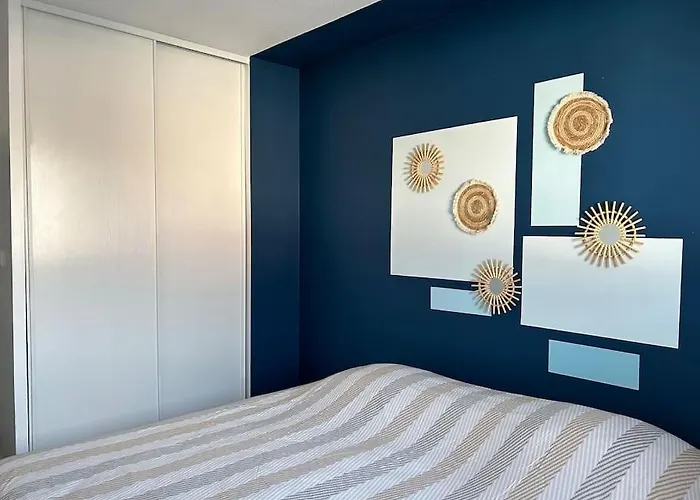 Cosy Centre Avec Lit King Size アジャン