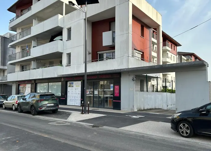 Cosy Centre Avec Lit King Size アパート アジャン