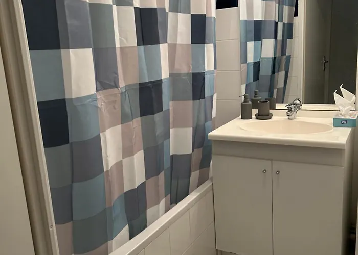 Cosy Centre Avec Lit King Size アパート アジャン